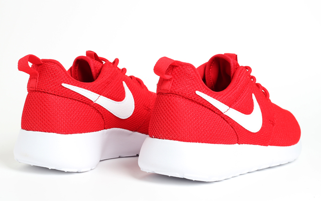 Roshe run best sale red and white