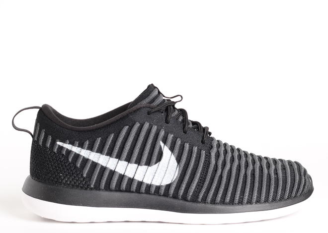 nike roshe two black white