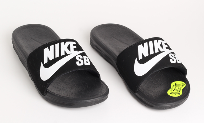 Nike SB Benassi Solarsoft Slide Black White Boardvillage Streetwear Suomalainen Katumuodin Verkkokauppa
