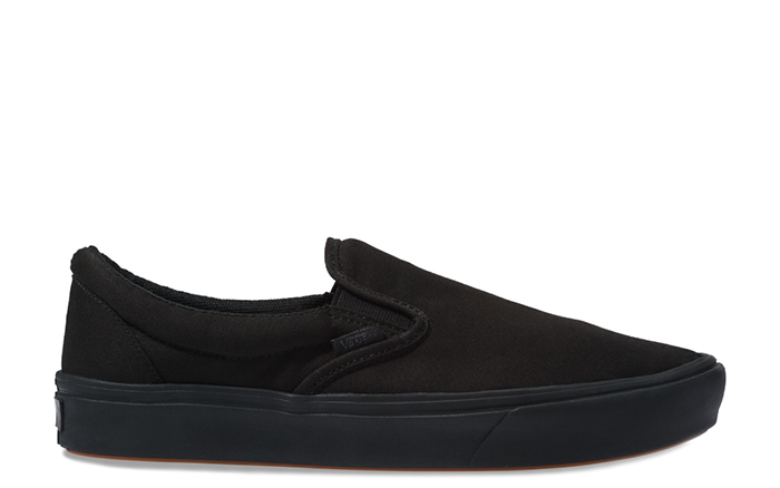 vans comfycush slip on black