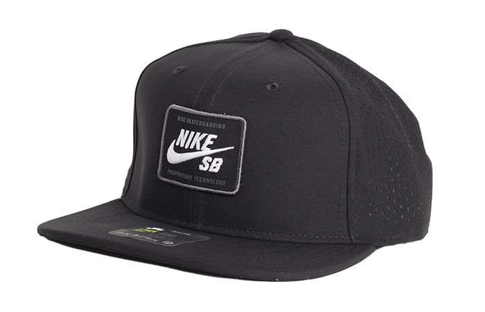 Nike AeroBill Pro 2.0 Cap Black / White - Boardvillage Streetwear | Suomalainen Katumuodin Verkkokauppa